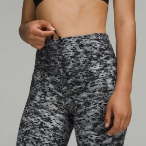 Lululemon Base Pace High-Rise 25" leggings in the Estuary Grey Size 4 Nulux